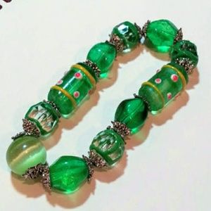 Green glass bead stretch bracelet NEW